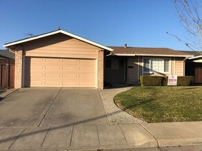 Building Photo - 1445 Sonoma Dr