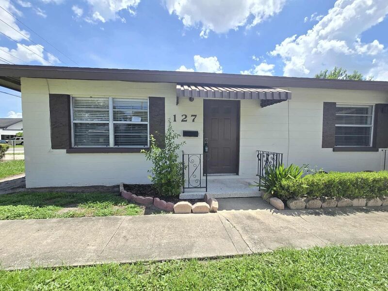 Primary Photo - 127 E Beacon Rd