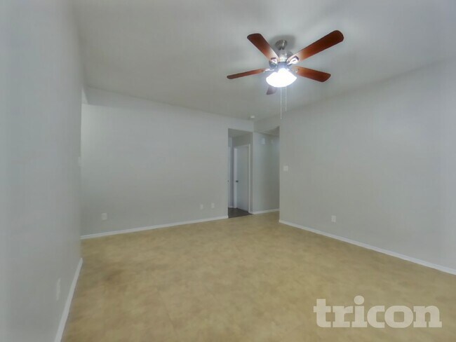 Foto del edificio - 7214 Winter Song Dr