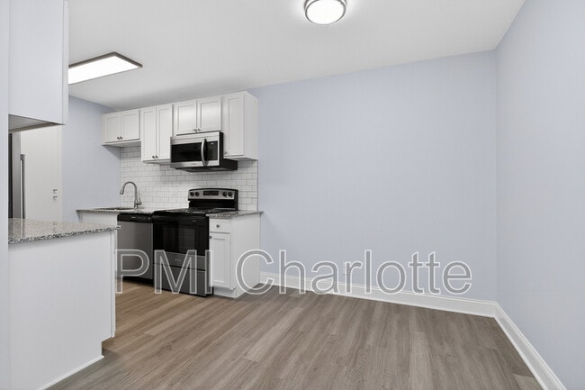 Foto del edificio - 831 McAlway Rd