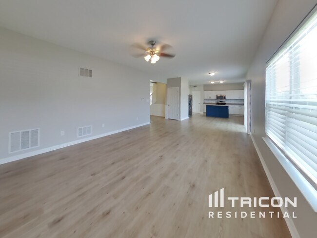 Foto del edificio - 1618 Huntzinger Blvd