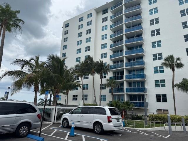 Foto del edificio - 7501 E Treasure Dr