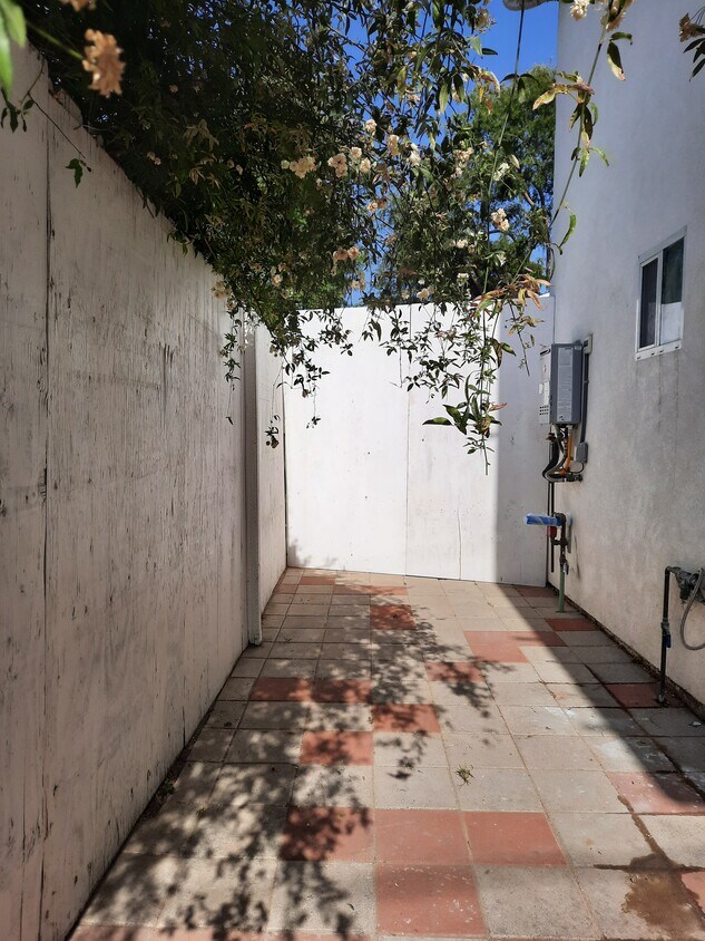 Front yard to entrance - 5837 Riverton Ave
