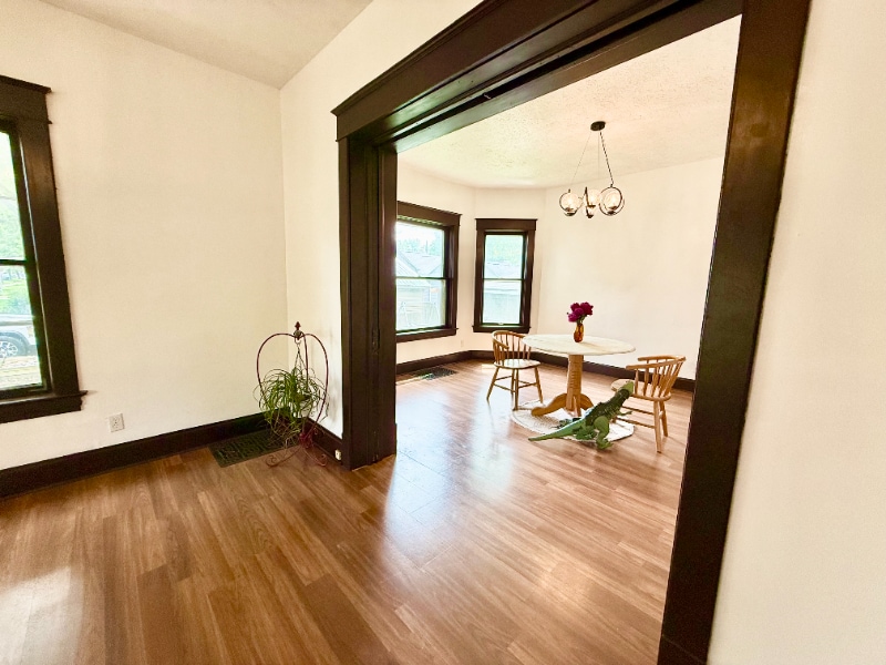 Primary Photo - 1004 N Lee St