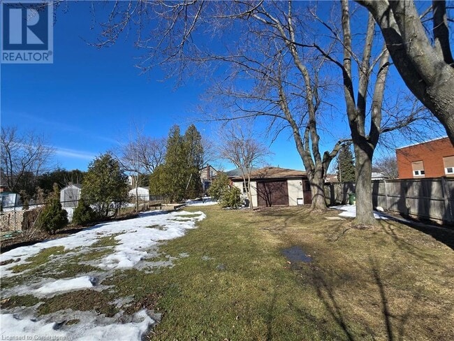 Photo du bâtiment - 492 E 16th St
