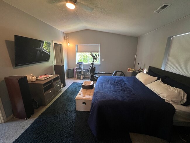 Master Bedroom - 2872 Bluff Ave SE