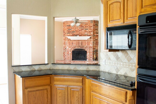 Building Photo - 924 Lands End Cv