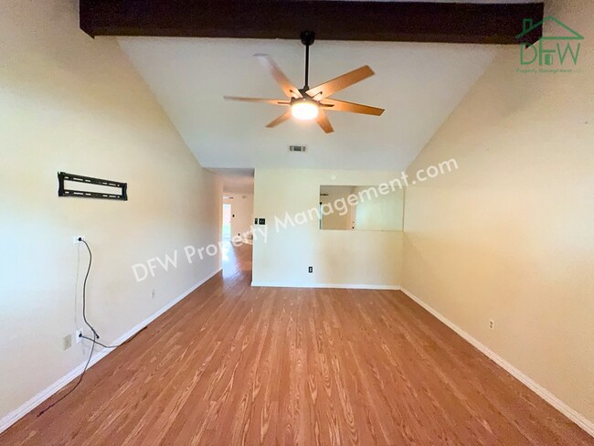 Foto del edificio - Charming 3-Bedroom Home for Lease in Arlington