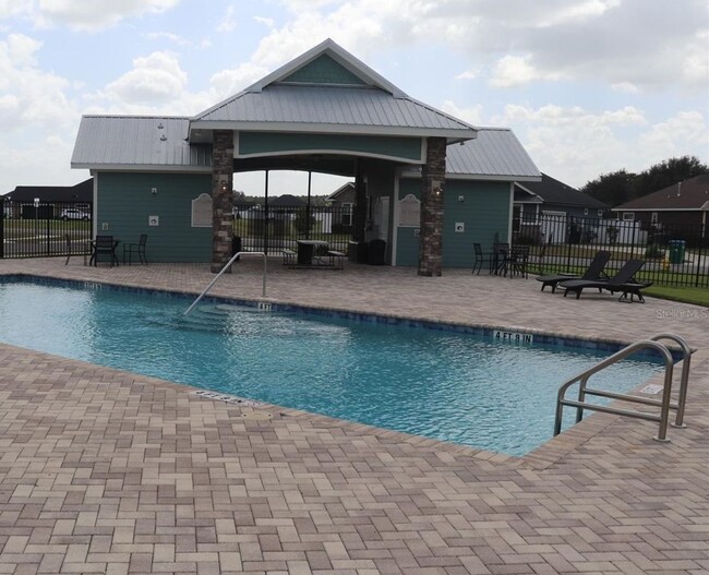 Building Photo - 3 Bedroom 2Bath  Home In Country Way Square