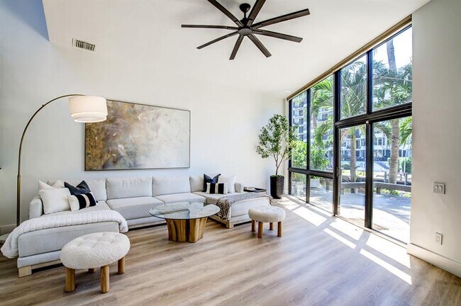 Foto del edificio - 3024 NE 49th St