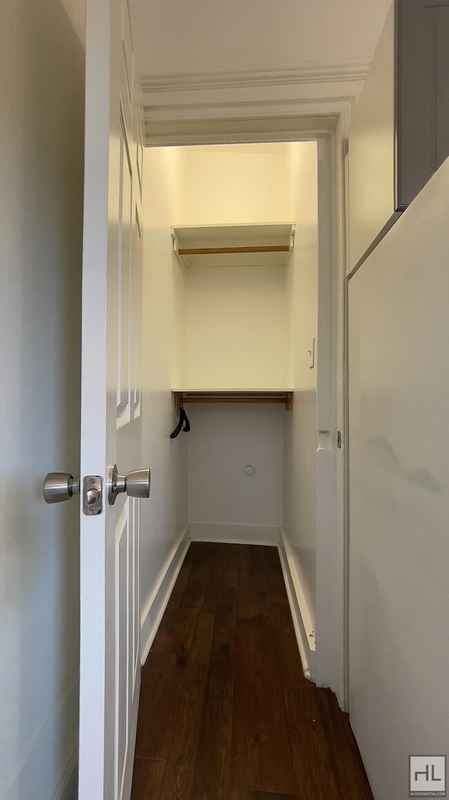 Building Photo - ALCOVE STUDIO ON 6 AVENUE IN PARK SLOPE NORTH