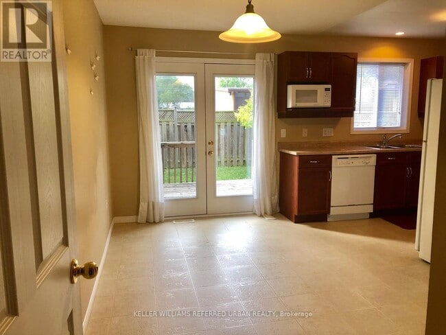 Photo du bâtiment - 780-780 Fanshawe Park Rd E