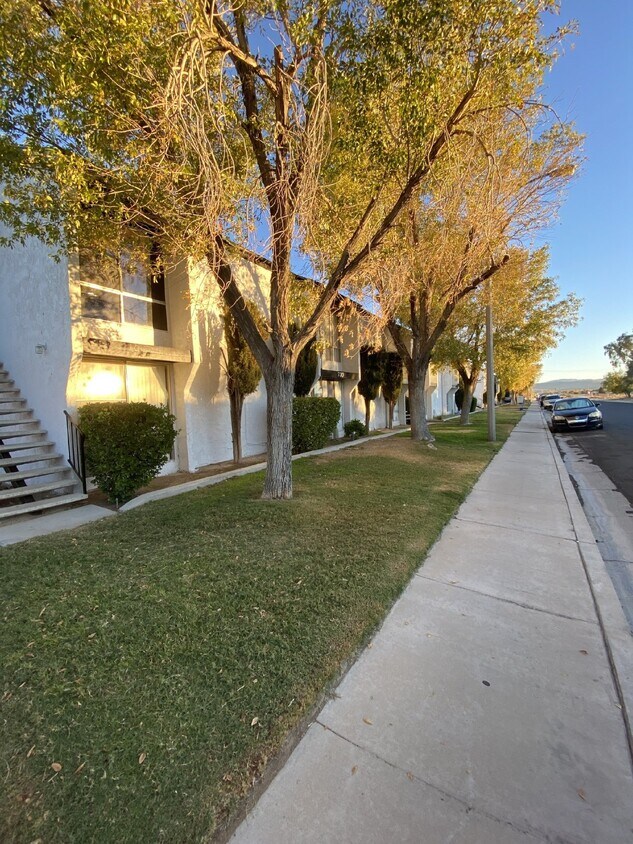Foto del edificio - 726 N Sanders St
