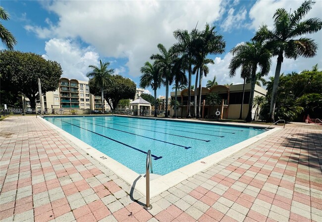 Foto del edificio - 9350 Fontainebleau Blvd