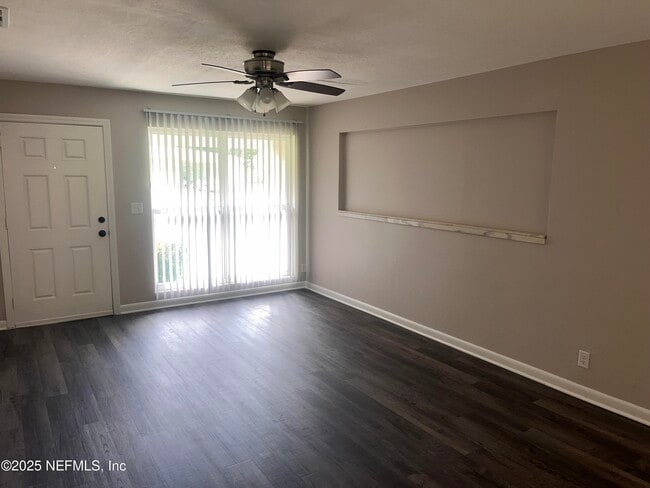 Foto del edificio - 6060 Mizzell Dr