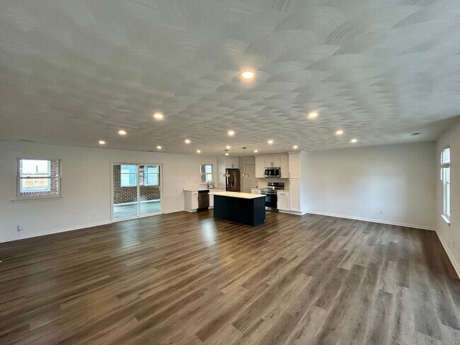 Building Photo - 3001 Guenevere Dr