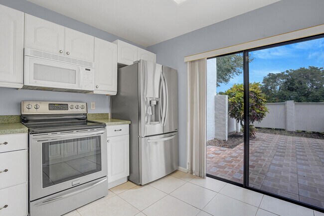 Building Photo - 12712 Spinnaker Ln