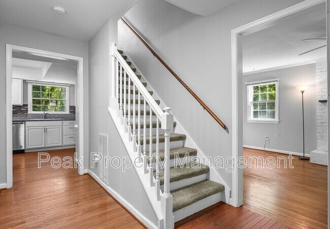 Building Photo - 2353 Shoreham Dr