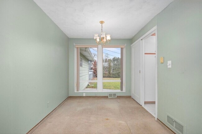 Foto del edificio - 2112 Trippe St