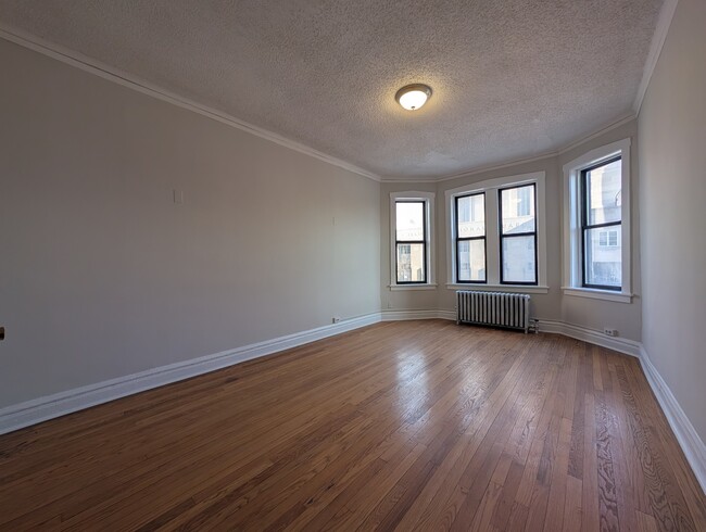 Building Photo - 1542 N Kedzie Ave