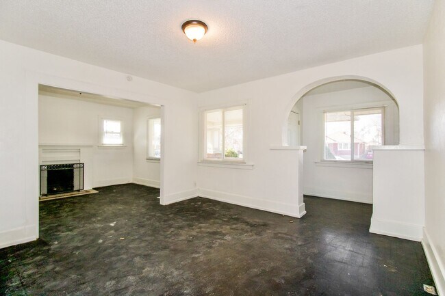 Foto del edificio - 3222-3224 S Adams Ave