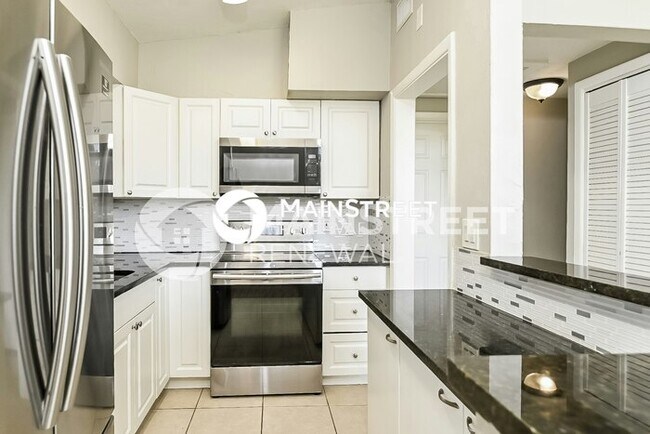 Building Photo - 3 Bedroom Pet-Friendly Home in Sarasota, FL with Main Street Renewal