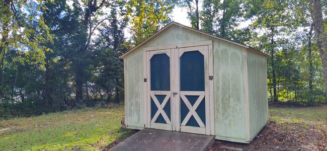 Building Photo - 1915 Rocky Stream Ln