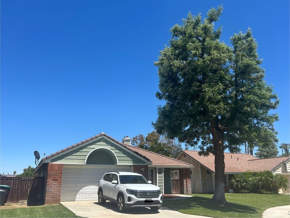 Building Photo - Charming 3 bedroom 2 bathroom Home in Beaumont, Ca.