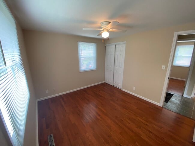Building Photo - 128 Amarillo Dr