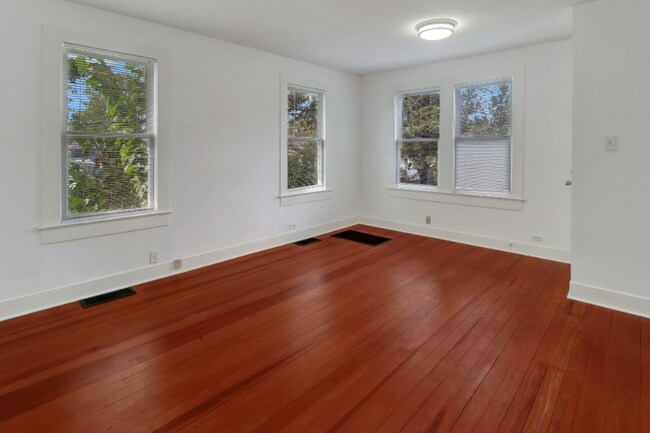 Foto del edificio - 1708 W Common St