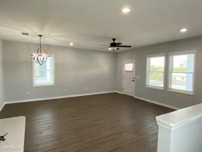 Building Photo - 3 br, 2 bath Condo - 1709 E Columbus Dr