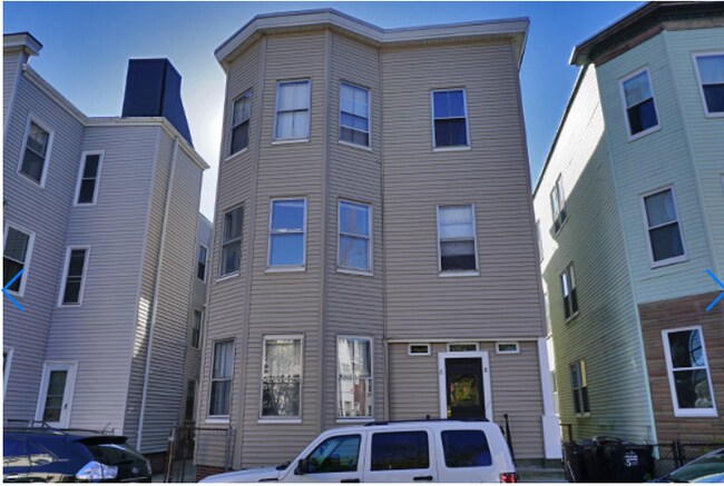 Building Photo - 11 Clary St