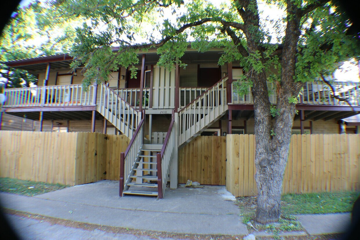 Primary Photo - 2410 Bosque Drive, Unit C
