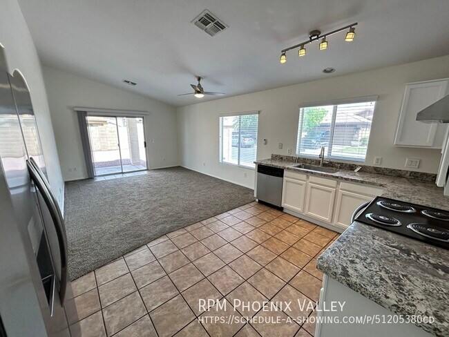 Building Photo - Updated 3 Bed / 2 Bath Corner Lot Home wit...