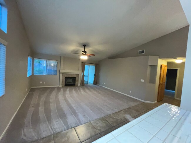 Building Photo - Perfect Single Story 3BR/2BA, New Paint & ...