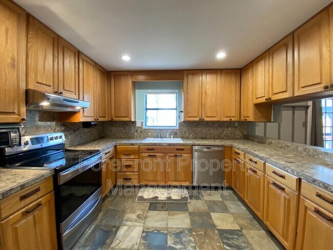 Building Photo - 7403 Linkview St