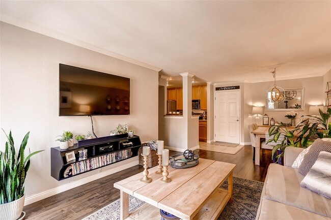 Foto del edificio - 7160 Shoreline Dr
