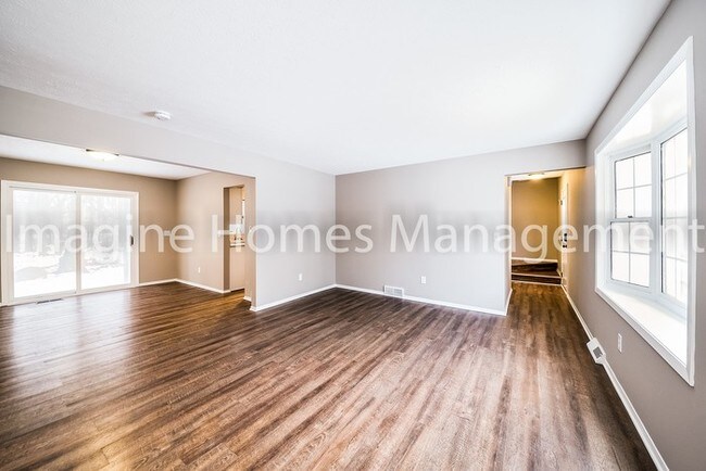 Building Photo - 37740 N Doovys St
