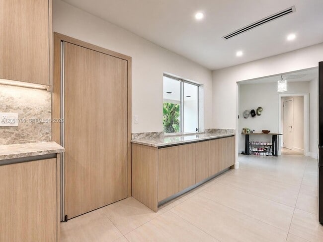 Foto del edificio - 600 NE 52nd Terrace