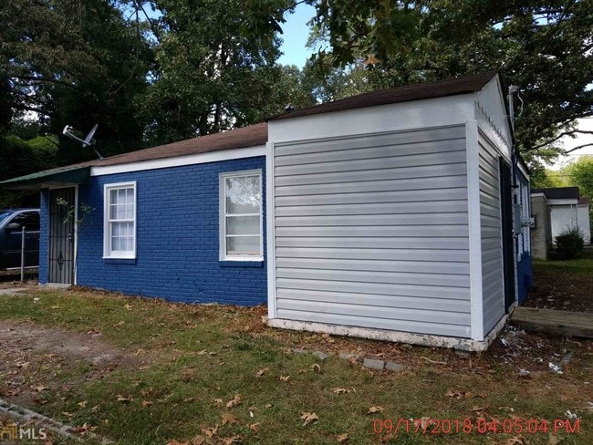 Building Photo - 5005 Oak St