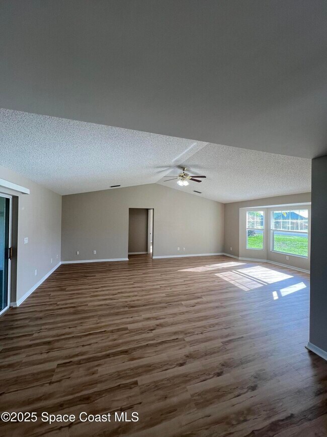 Building Photo - 6780 Bermuda Ave