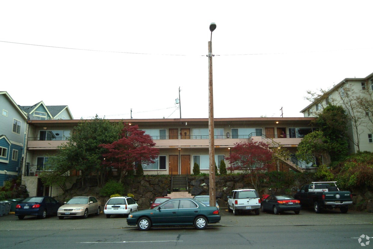 Building Photo - 6030 Fauntleroy Way