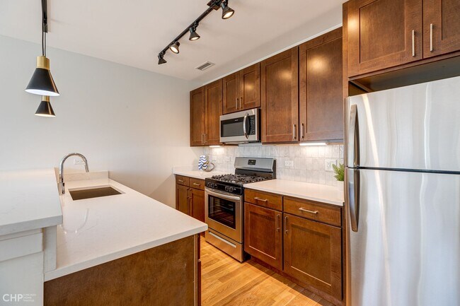 Foto del edificio - 2755 N Milwaukee Ave