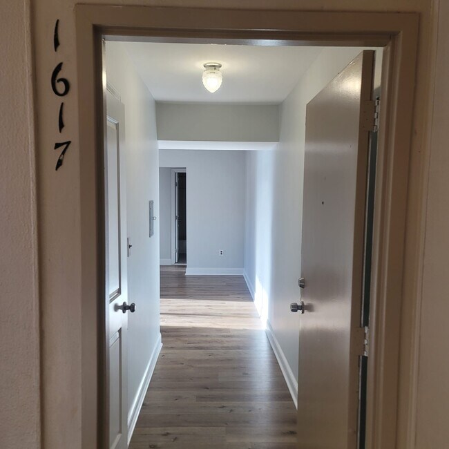Entrada de la unidad - 1617 Raspberry Ct
