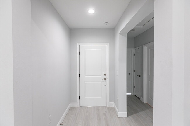Foto del edificio - BRAND NEW Construction, 3 bed / 2 bath Ren...