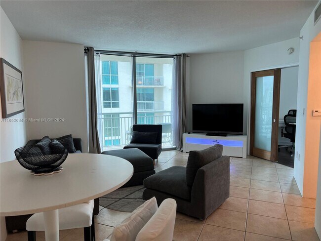 Foto del edificio - 9066 SW 73rd Ct