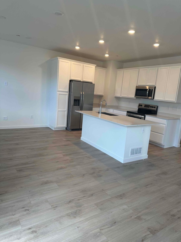 Building Photo - 5392 Euclid Dr