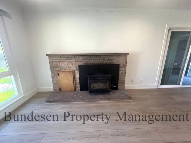 Foto del edificio - 7345 Stony Point Rd