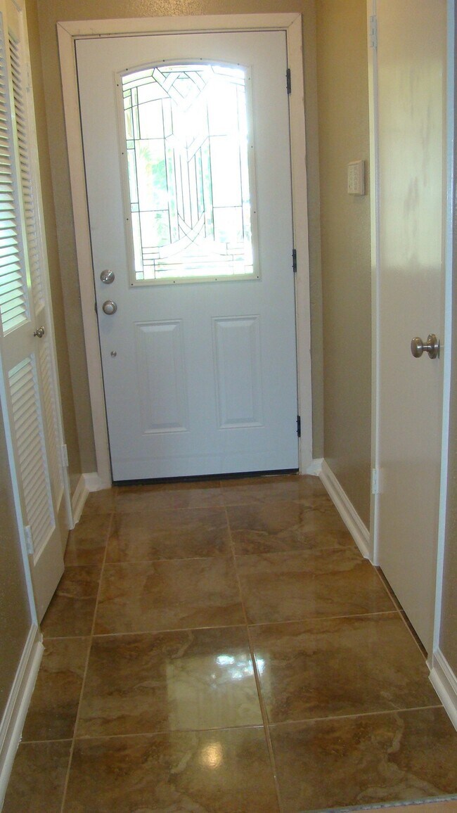 Building Photo - 2715 Sunbird Dr