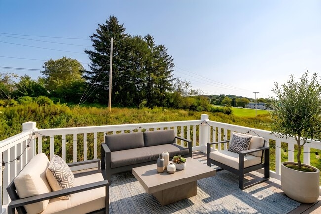 Building Photo - The Pond